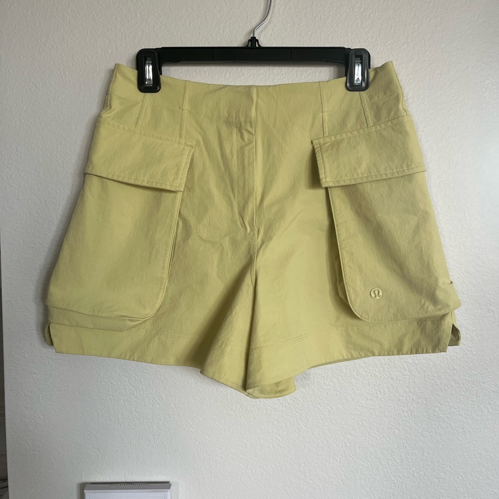 Lululemon Relaxed-Fit Super-High-Rise Cargo Short 4" - Picture 6 of 16